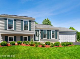 1131 Woodlake Dr, Carol Stream, IL 60188