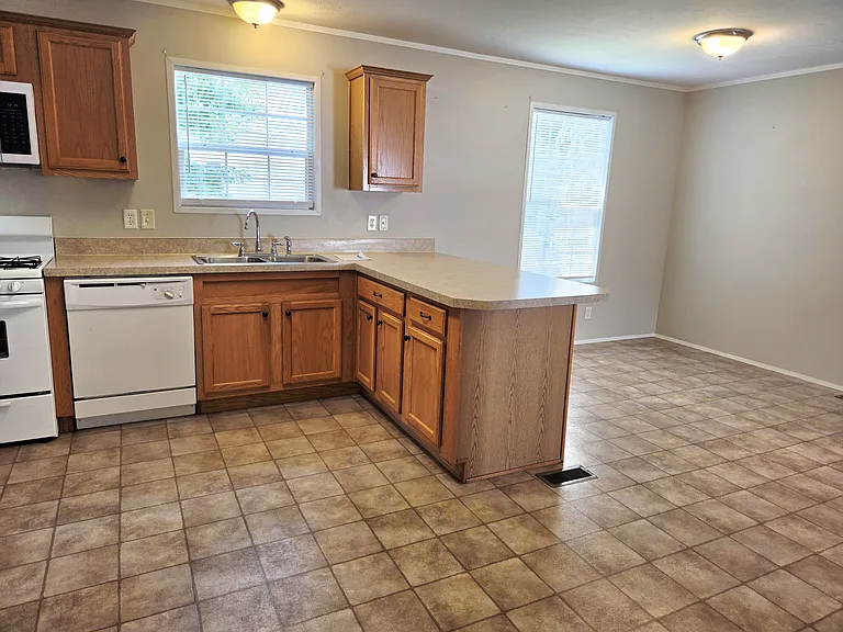 3951 Bentwood Cir W — Photo 17