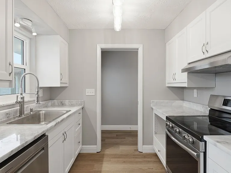330 Scott Ct — Photo 18