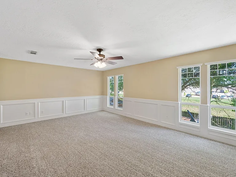 8030 Pine Falls Dr — Photo 11