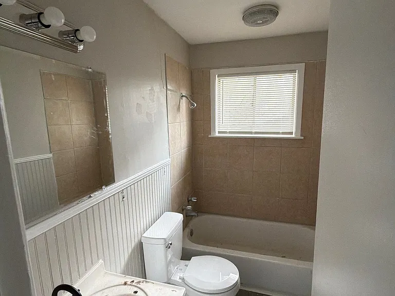 228 Catalina Cir — Photo 8
