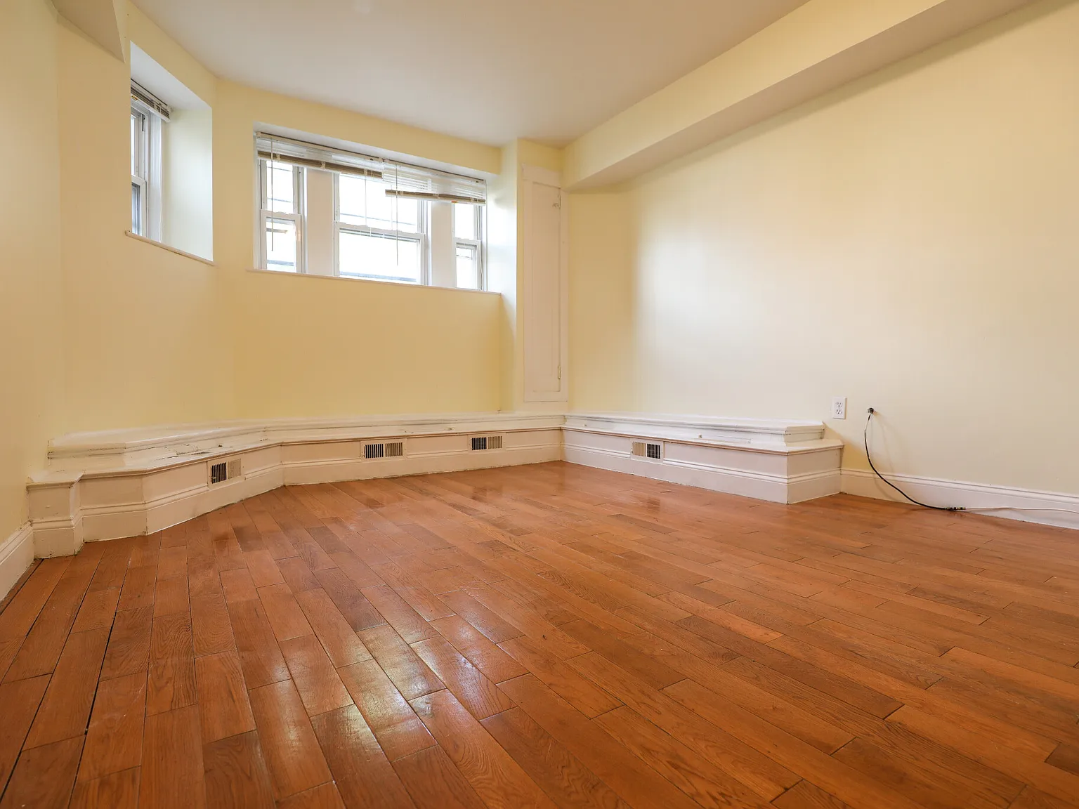 2 bed, 1.0 bath, 650 sqft, $2,400 — Photo 2