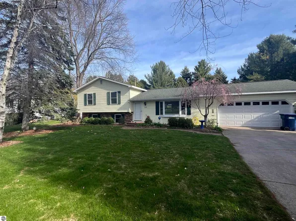 7949 Peaceful Valley, Williamsburg, MI 49690