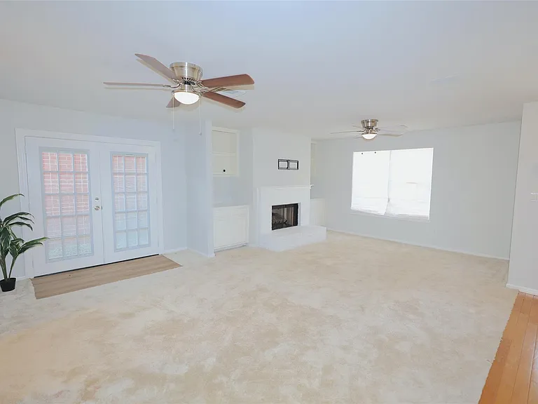 3229 Continental Dr — Photo 2