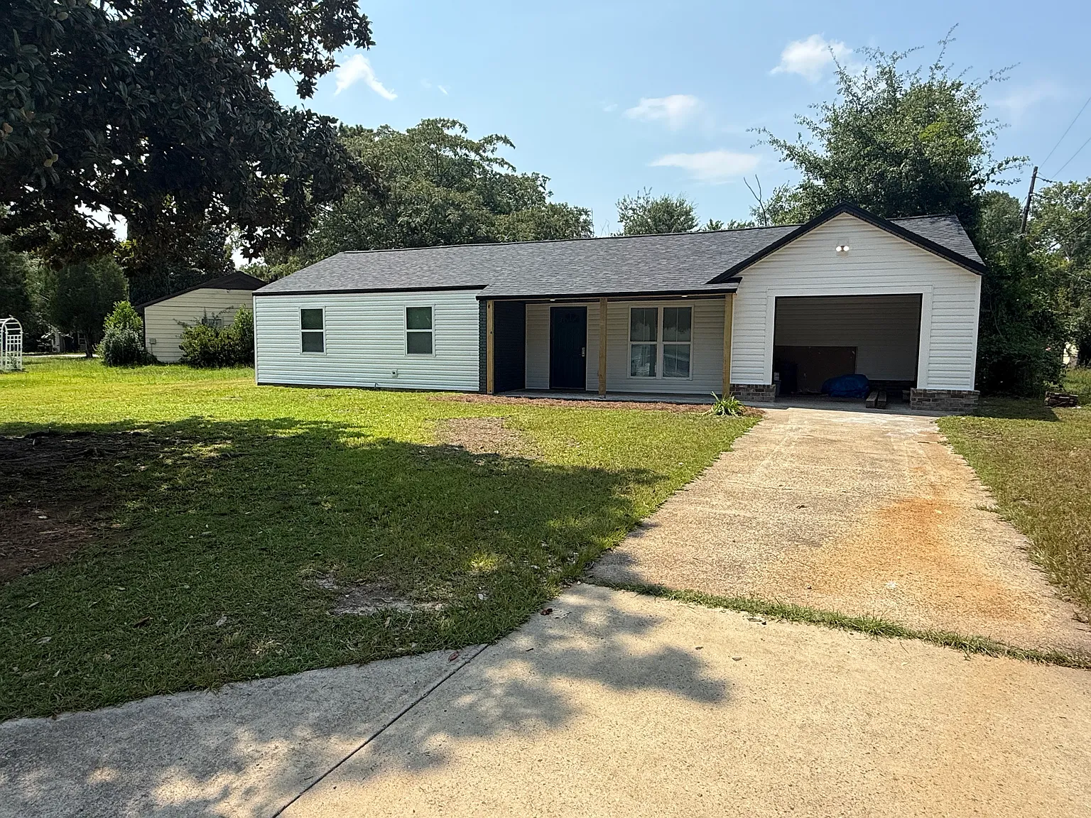 6 bed, 2100 sqft, $2,425 — Photo 1
