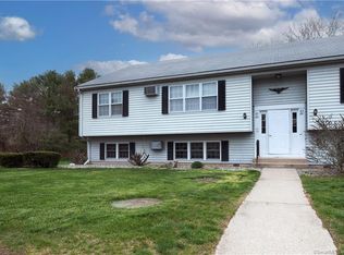 85 Founders Vlg UNIT 85, Clinton, CT 06413