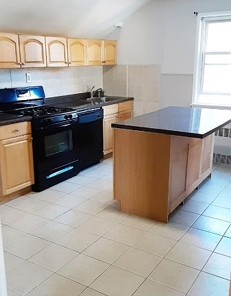 3rd image of 213 Linden Ave