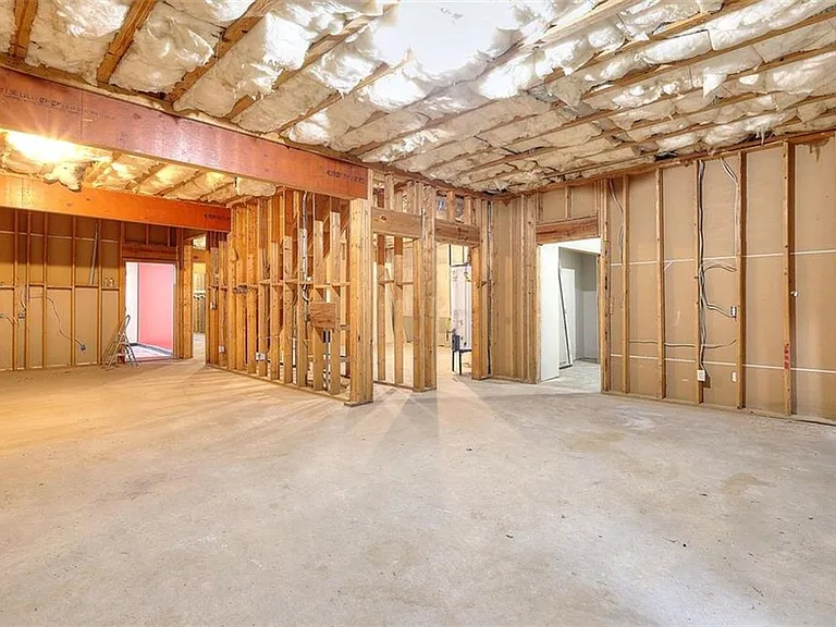 606 Lakeshore Ct — Photo 33