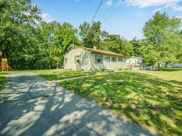 72 Wachusett St, Springfield, MA 01118