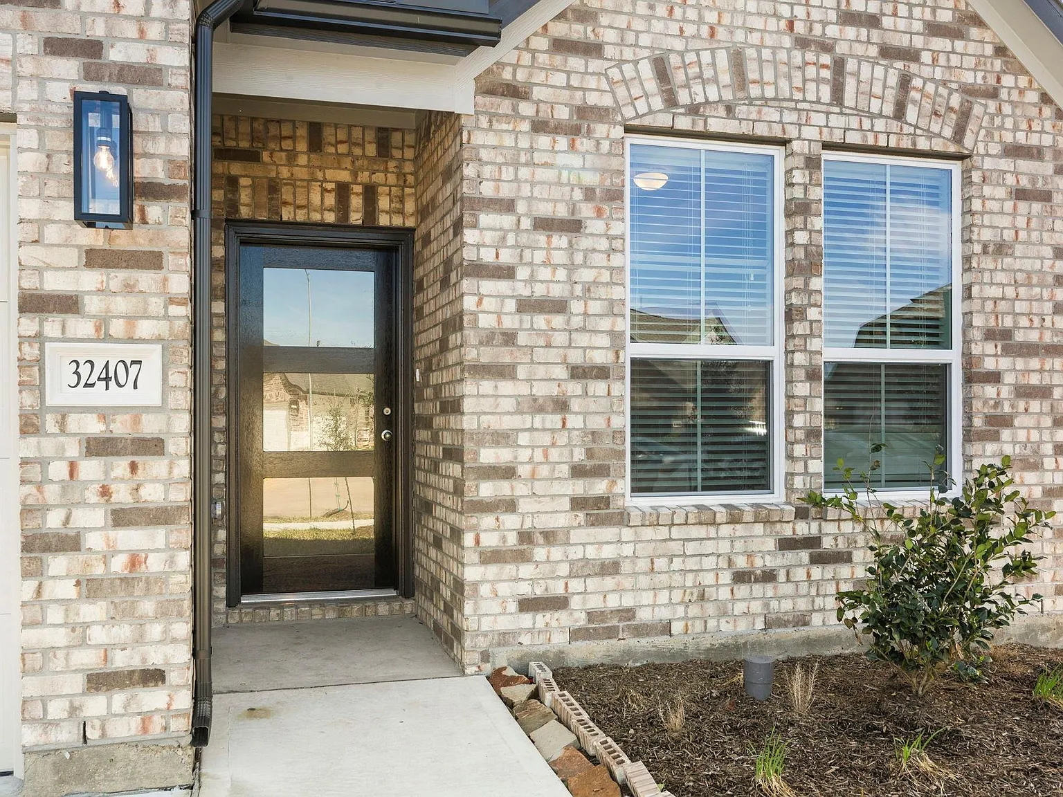 4 bed, 3.5 bath, 2885 sqft, $2,900 — Photo 4