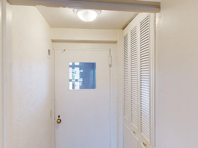 Fountain Place Apartments — Photo 13