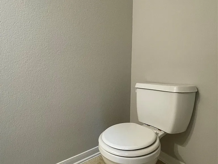 1502 Claremont Garden Cir — Photo 18