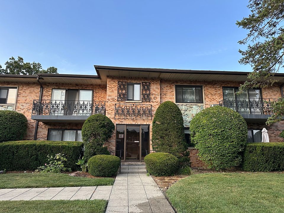 1st image of 1033 Busse Hwy APT 2A