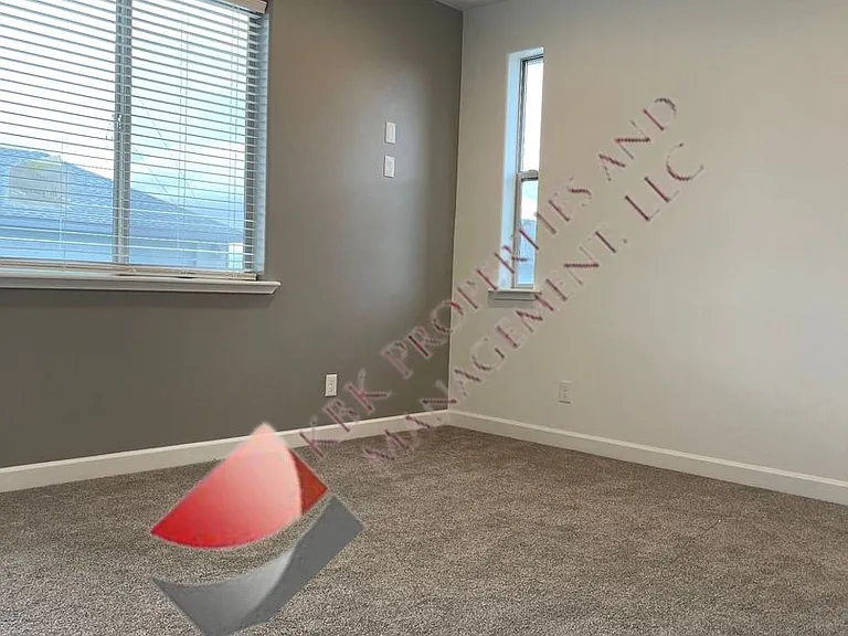 1703 Ross Ave — Photo 5