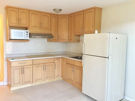 2nd image of 2927 Wawona St