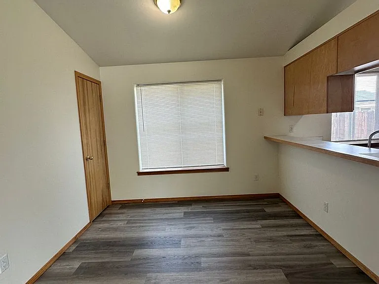 2132-2142 SW Reindeer Ave — Photo 3