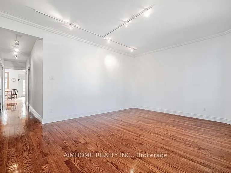 1081 Glencairn Ave — Photo 14