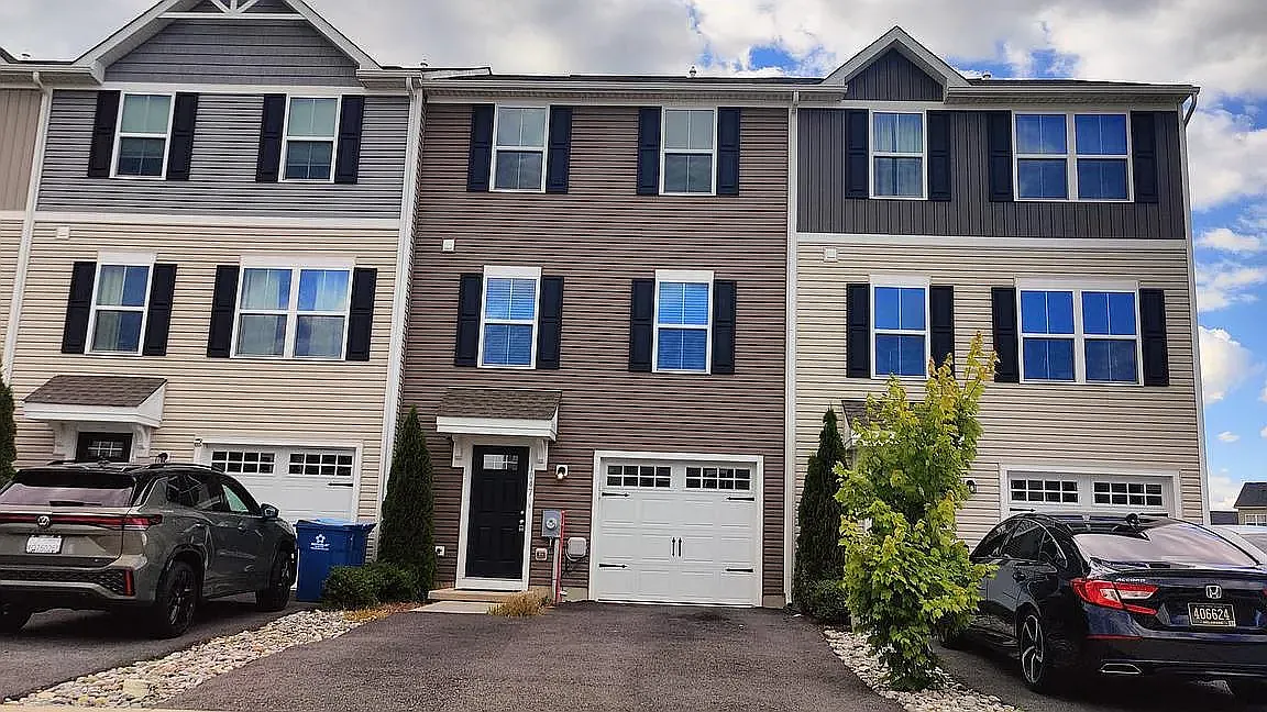 3 bed, 2.5 bath, 1500 sqft, $2,538 — Photo 1
