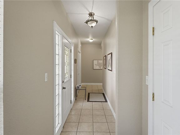 2nd image of 956 Lakebreeze Dr