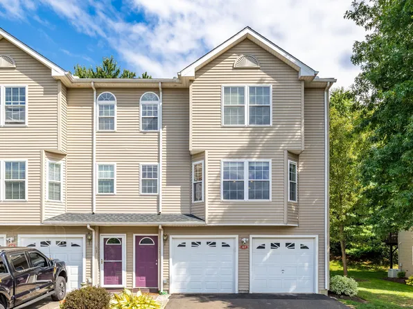 67 Dannys Way #67, Wallingford, CT 06492