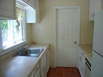 4th image of 1110 Idlewild Dr