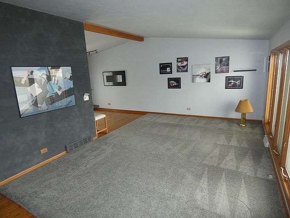 3rd image of 1042 S Center St