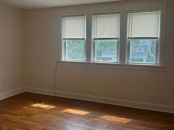 4th image of 957 Lilac St