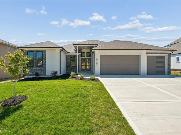 5782 NW Black Oak Ct, Parkville, MO 64152