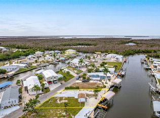 3892 Blueberry Ln, Saint James City, FL 33956