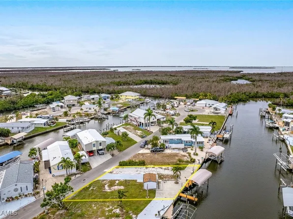 3892 Blueberry Ln, Saint James City, FL 33956