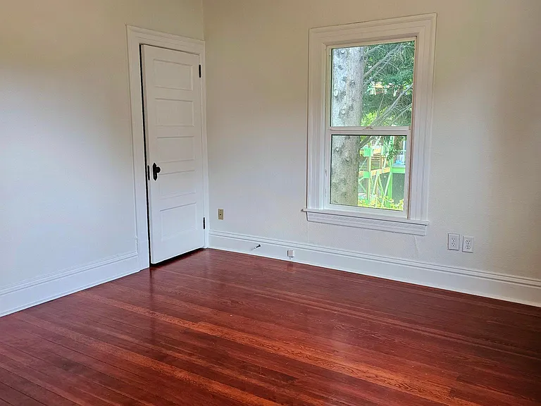 309 NE Graham St #A — Photo 29