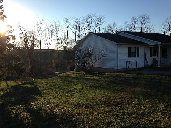 4th image of 126 Lee Dr #1