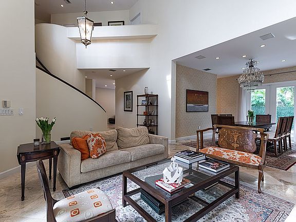 view into home & dining rm