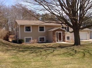 17644 Navaho Dr, Spring Lake, MI 49456