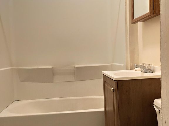 2nd image of 2 Park Ave #2