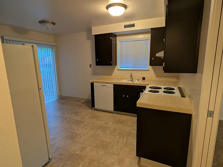 2555-65 Ryan Rd #A-B — Photo 7