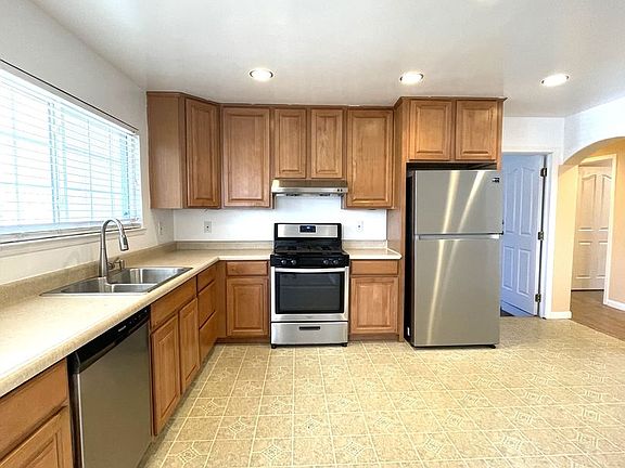 3rd image of 4716 Portola Dr