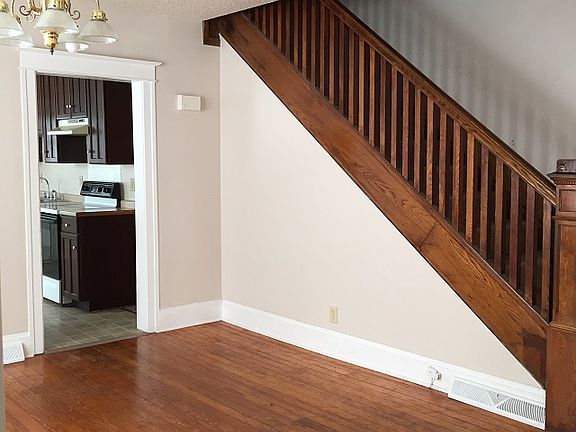 4th image of 838 Dewey Ave