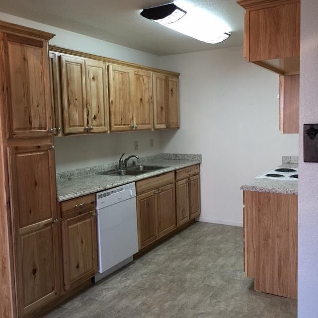 1st image of 64 Evelyn Ct