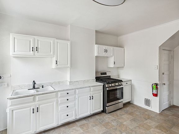 2nd image of 1017 W 14th Ave #0