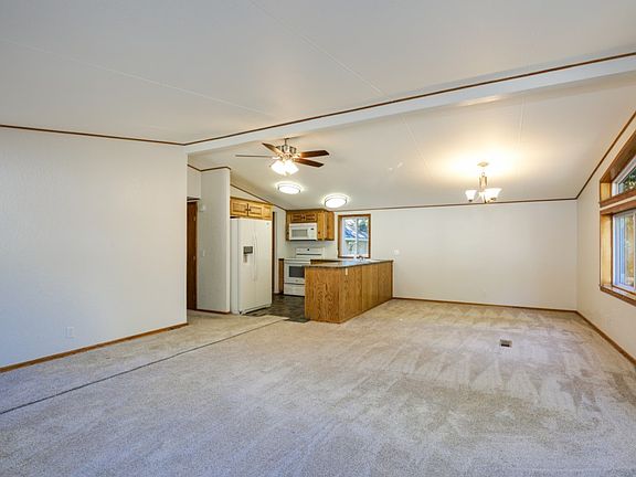 4th image of 597 Salal St