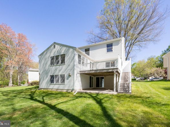 1422 Henry Dr, Downingtown, PA 19335