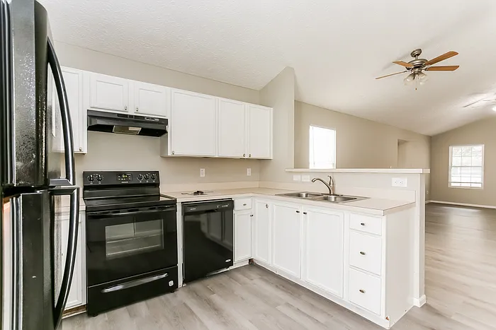 3 bed, 2.0 bath, 1176 sqft, $1,745 — Photo 4