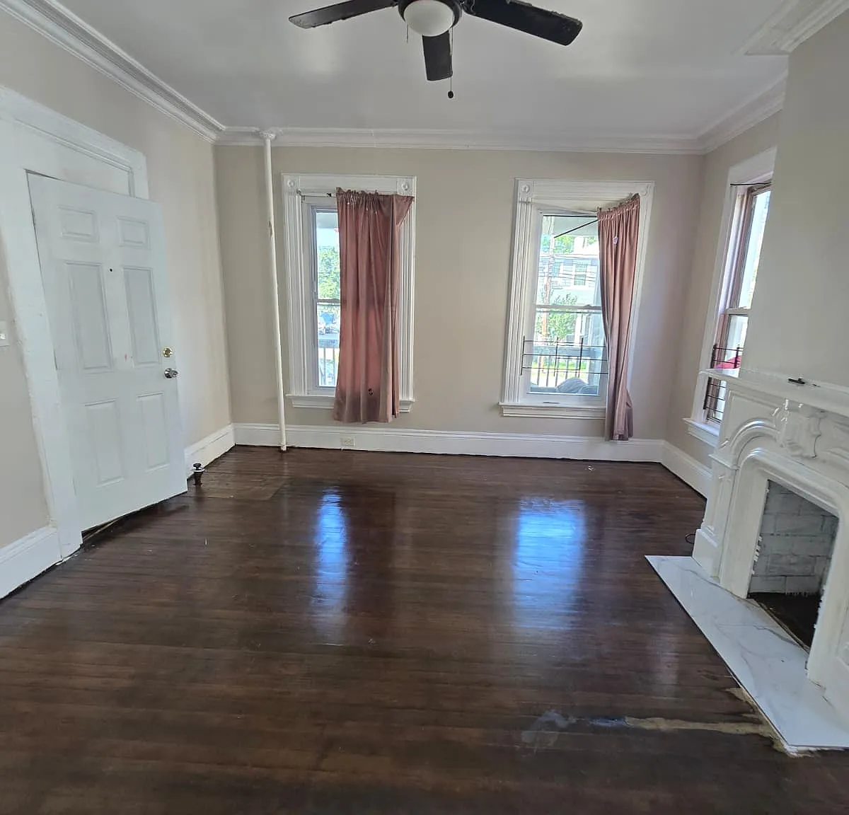 240 William St — Photo 3