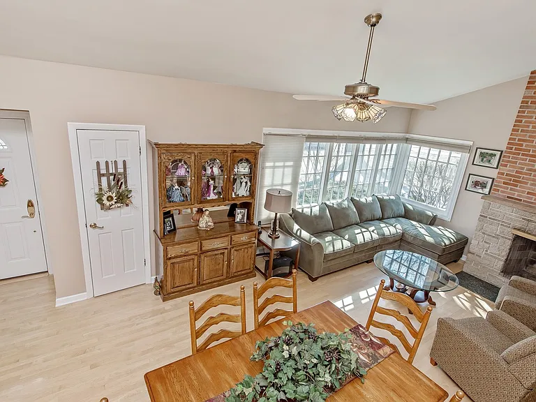 2322 Birchwood Ave — Photo 7