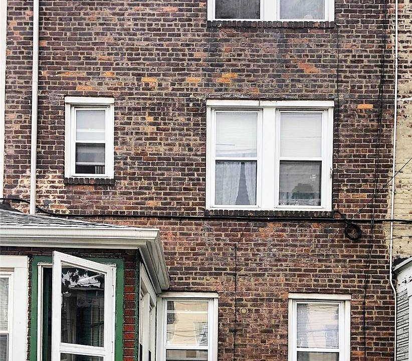 2nd image of 20-40 32nd St