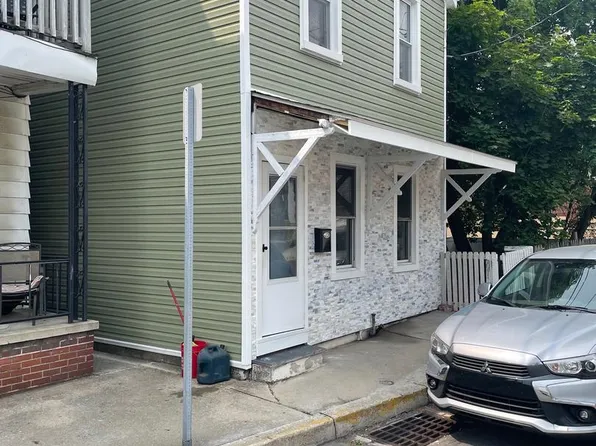 211 Lincoln Ave, Schuylkill Haven, PA 17972