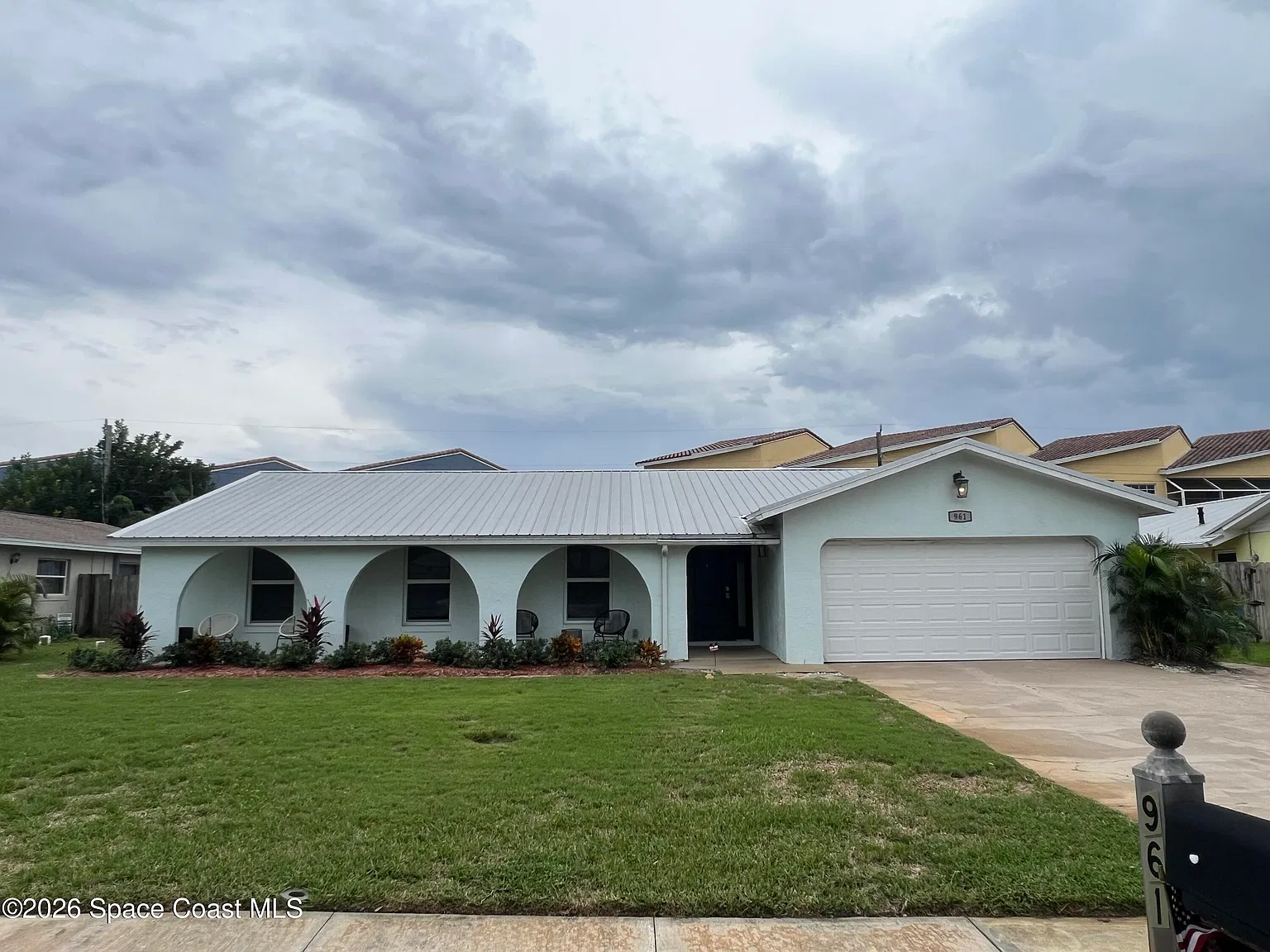 3 bed, 2.0 bath, 1846 sqft, $3,565 — Photo 2