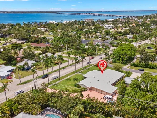 10671 McGregor Blvd, Fort Myers, FL 33919