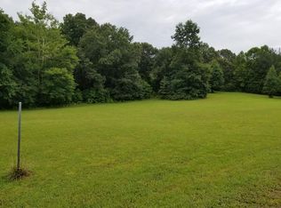 673 Lake Dr, Camden, TN 38320